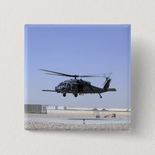 Een HH-60G Pave Hawk die uit Camp Bastio gaat Vierkante Button 5,1 Cm
