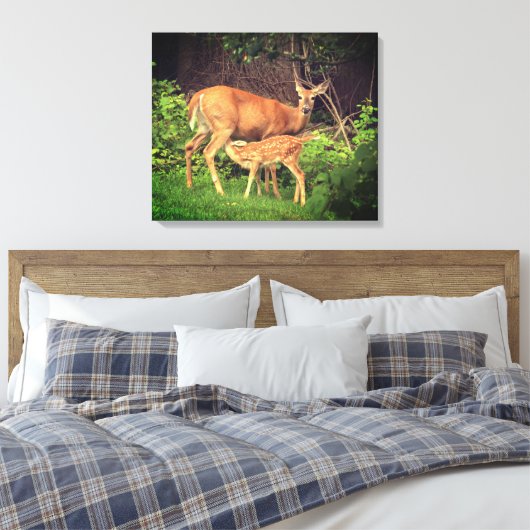 Een hinde en haar fawn canvas afdruk (Insitu (Slaapkamer))
