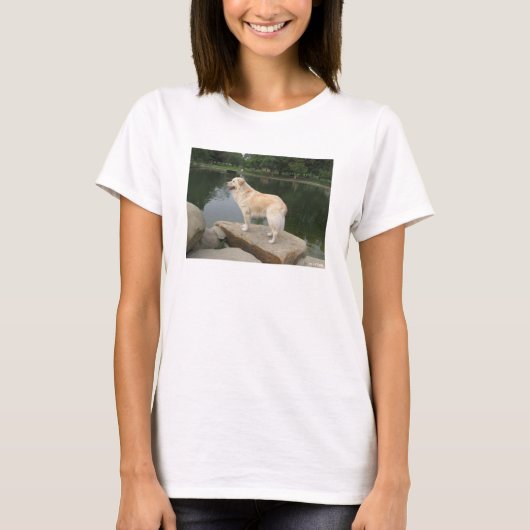 Een hond bij een vijver t-shirt (Voorkant)