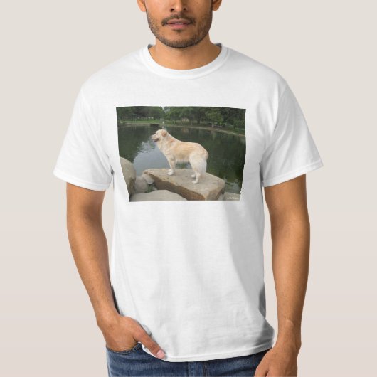 Een hond bij een vijver t-shirt (Voorkant)