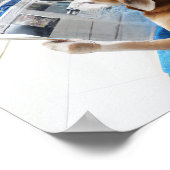 Een hond die een krant leest door het zwembad poster (Hoek)