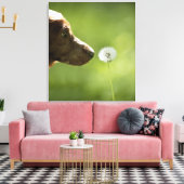 Een hond en een dandelion. canvas afdruk (Insitu (Woonkamer))