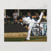 Een honkbal die de bal gooit briefkaart (Voorkant)