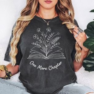 Eén hoofdstuk meer bloemig cadeau voor boekliefheb t-shirt