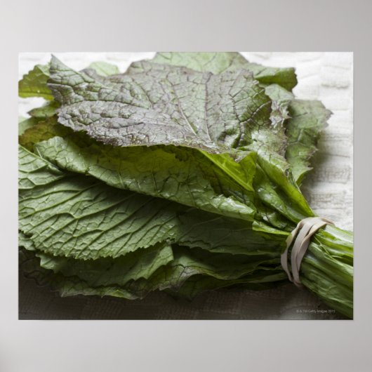 Een hoop verse mosterdgroenen van een boer poster (Voorkant)