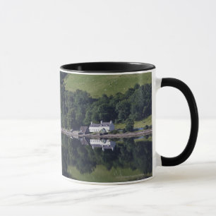 Een huis langs het water mok