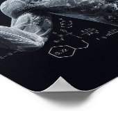 Een humanoïde bovenop een gegevensblad poster (Hoek)