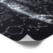 Een humanoïde bovenop een gegevensblad poster (Hoek)