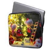 Een humoristisch blik van de Fubby's op Kersdeco. Laptop Sleeve (Voorkant Links)