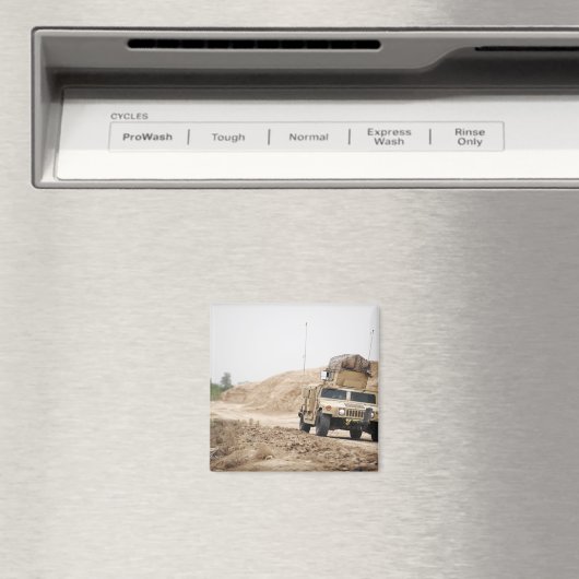 Een Humvee leidt veiligheid Magneet (Insitu (Vaatwasser))