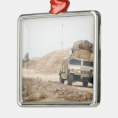 Een Humvee leidt veiligheid Metalen Ornament (Links)
