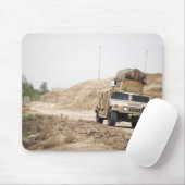 Een Humvee leidt veiligheid Muismat (Met muis)