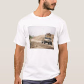 Een Humvee leidt veiligheid T-shirt (Voorkant)