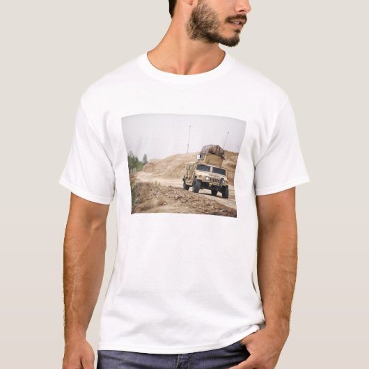 Een Humvee leidt veiligheid T-shirt (Voorkant)
