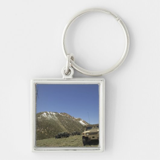 Een Humvee staat geparkeerd op de plaats van herov Sleutelhanger (Voorkant)