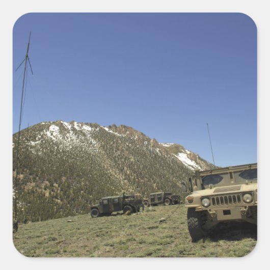 Een Humvee staat geparkeerd op de plaats van herov Vierkante Sticker (Voorkant)