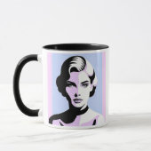 Een hypnotisch portret tussen schaduw en licht. mok (Links)