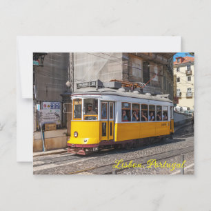 Een iconische, gele tram, Lissabon, Portugal Briefkaart