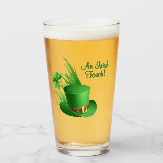 Een Ierse aanraking Kabouterklaverhoed in gras Glas (Voorkant gevuld)