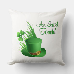 Een Ierse aanraking Leprechaun Kloofhoed in Gras Kussen