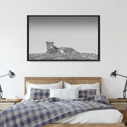 Een Illusive Leopard Zwart & Wit Canvas Wall Art (Insitu (Slaapkamer))