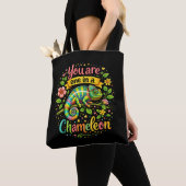 Eén in een Kameleon Tote Bag (Dichtbij)