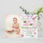 Een in een meloen 1e Watermeloen Verjaardag Uitnod Kaart (Staand voorkant)