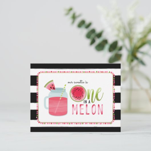 Een in een meloen watermeloen zwart + wit verjaard uitnodiging briefkaart (Staand voorkant)