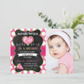 Eén in een Melon Chalkboard First Birthday Foto Kaart (Staand voorkant)