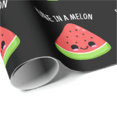 Een in een Melon Funny Watermelon Pun Dark BG Cadeaupapier (Rol Hoek)