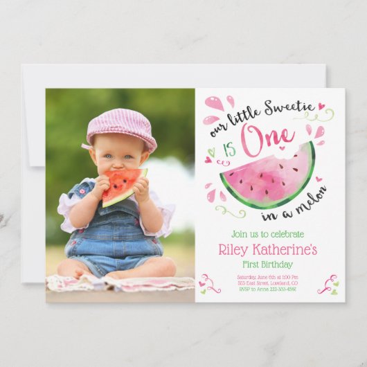 Eén in een Melon Pink 1st Birthday Fotouitnodiging Kaart (Voorkant)