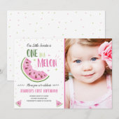 Eén in een Melon Pink Girl First Birthday Uitnodig Kaart (Voorkant / Achterkant)