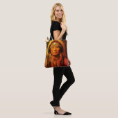 Een indiaanse hoofdman op een schouder tote bag (Op model)