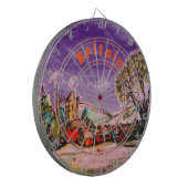 Een Indiyllisch Brits dorp & Dark Sky schets Dartbord (Voorkant Links)