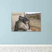 Een infanterieverkenner canvas afdruk (Insitu (Houten vloer))