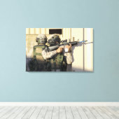 Een infanterieverkenner richt zijn wapen op canvas afdruk (Insitu (Houten vloer))