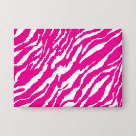 Een ingewikkeld bloemmotief in roze en wit, art button