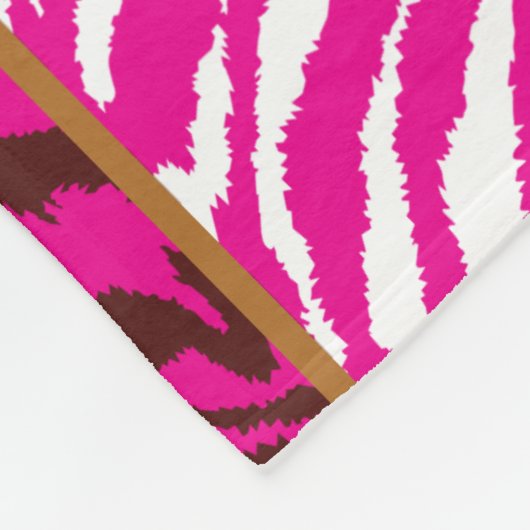 Een ingewikkeld bloemmotief in roze en wit, art fleece deken (Hoek)