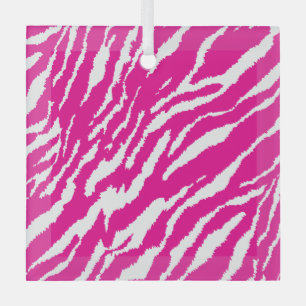 Een ingewikkeld bloemmotief in roze en wit, art glas ornament