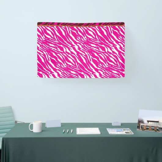 Een ingewikkeld bloemmotief in roze en wit, art spandoek (Beurs)