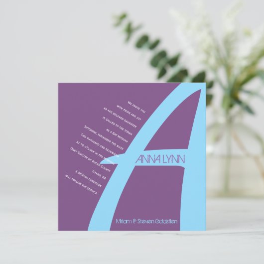 Een INITIAAL Bar Bat Mitswa Uitnodiging (Staand voorkant)