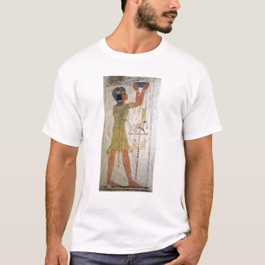 Een Inmutef-priester die een aanbod doet T-shirt (Voorkant)