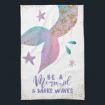 Een Inspirerend prijsopgave voor Zeemeermin zijn Theedoek<br><div class="desc">Whimsical en magical design met een citaat met een roze,  blauwgroen,  paarse ombre mermaid tail met faux goudglitter-details met sterren en waterspatten rond. Onderaan staat in de typografische tekst: "Wees een zeemeermin en maak golven."</div>