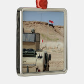 Een instructeur kijkt als Irakese soldaat Metalen Ornament (Rechts)