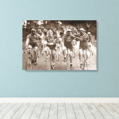 Een intiem portret The Tour de France 1920s Canvas Afdruk (Insitu (Houten vloer))