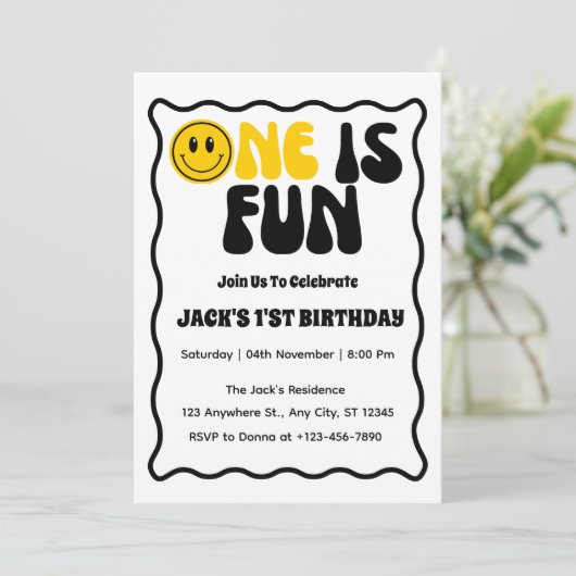 Een is leuk jongetje eerste verjaardag kaart (Staand voorkant)