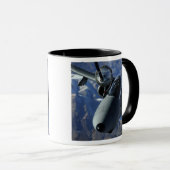 Een Italiaans AMX wordt door een KC-10A-Vergroting Mok (Voorkant rechts)