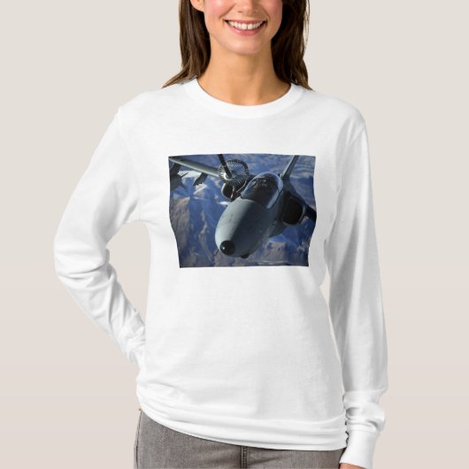 Een Italiaans AMX wordt door een KC-10A-Vergroting T-shirt (Voorkant)