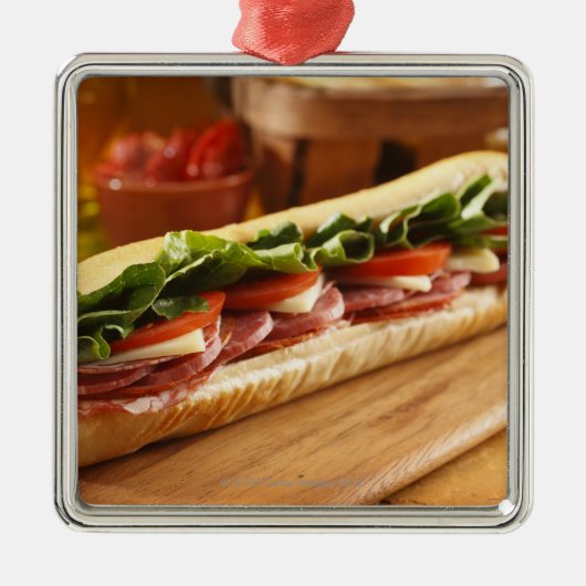 Een Italiaanse sub-sandwich met 2 Metalen Ornament (Voorkant)