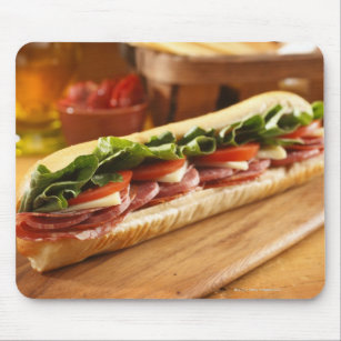 Een Italiaanse sub-sandwich met 2 Muismat